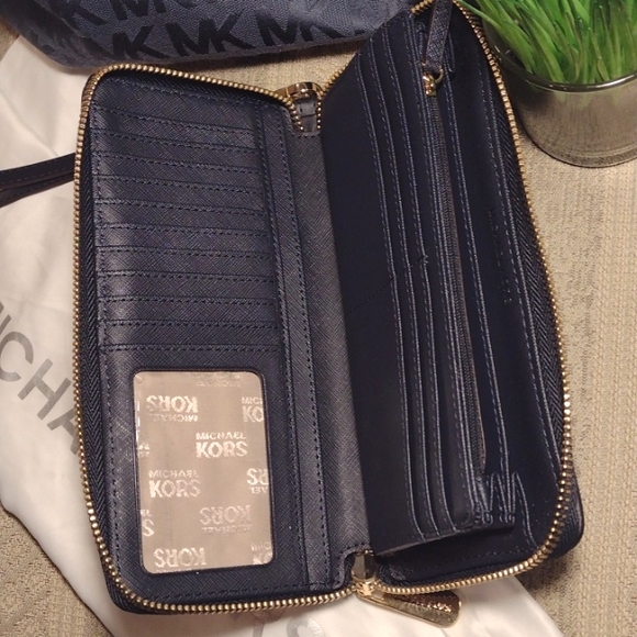 Bundle of Michael Kors Monogram Canvas Navy Tote & Continental Wallet Wristlet - Picture 13 of 16